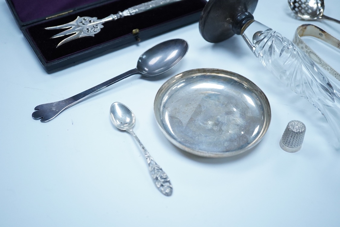 A collection of small silver to include a George V engraved concave card case, I. S. Greenberg & Co, Birmingham, 1912, 80mm, a cased late Victorian small bread fork, a modern mounted glass posy vase, an Irish nut dish, a